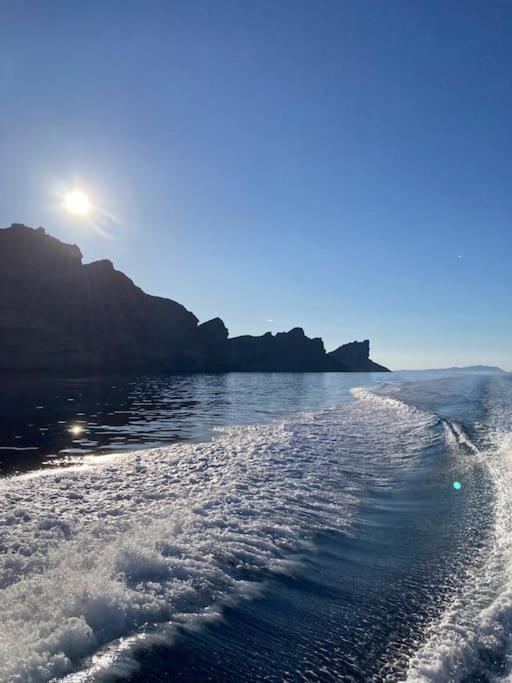 Lou K-Sea Den, Le Terrier De La Mer Cassis Exteriér fotografie